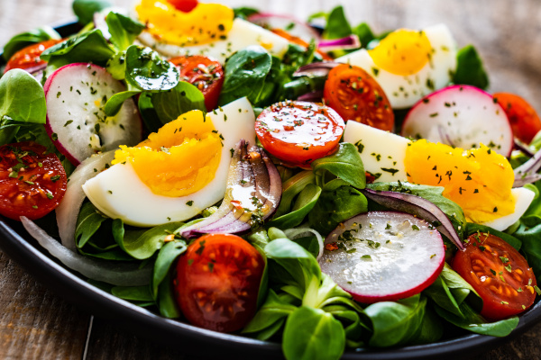 Lose weight without keto. A light and tasty egg salad.