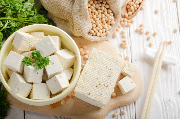 selenium rich foods : tofu cubes in bowl