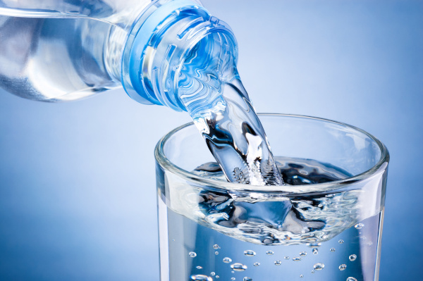 How to lose belly fat (naturally). Effective hydration with clean filtered  water at room temperature.